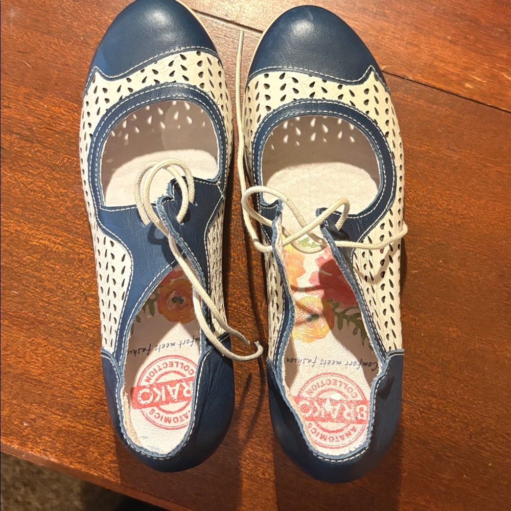 Brako Anatomics Collection Blue and White Shoes - Picture 6 of 6